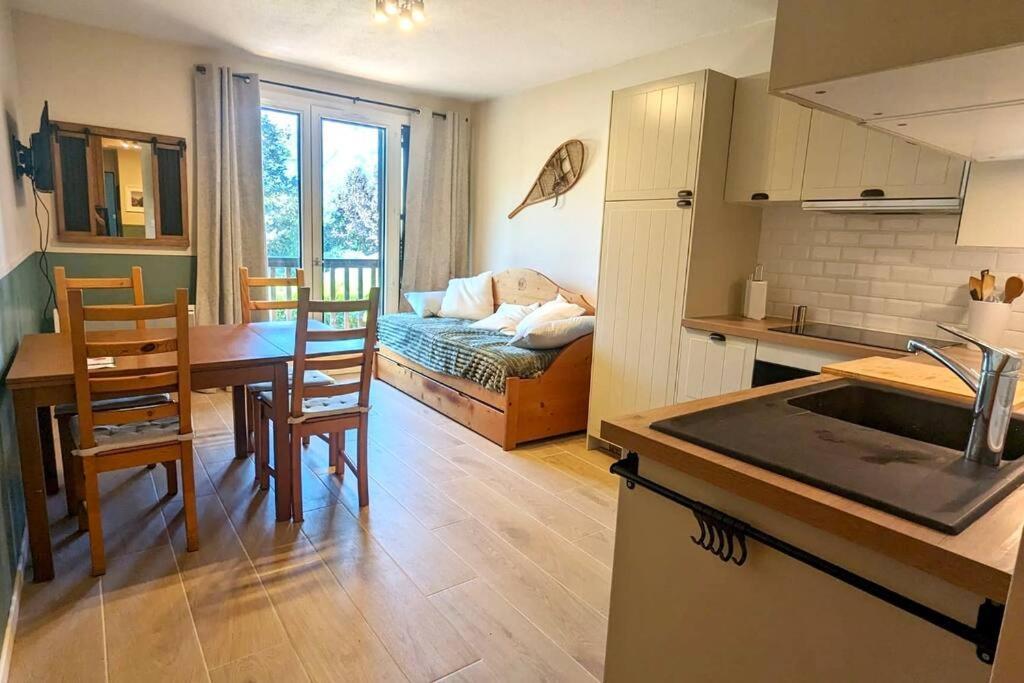 Cozy Appartement Avec Vue Sur Montagne Bourisp Exteriör bild